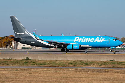 Boeing 737-800 N5683A operated by Sun Country Airlines