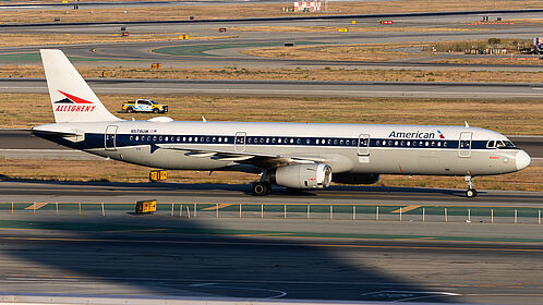 Airbus A321 N579UW operated by American