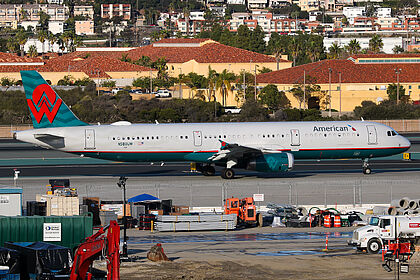 Airbus A321 N580UW operated by American
