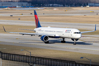 Boeing 757-300 N581NW operated by Delta Air Lines