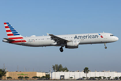 Unknown N583UW operated by American