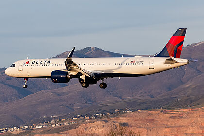 Boeing 767-300 N607DN operated by Delta Air Lines