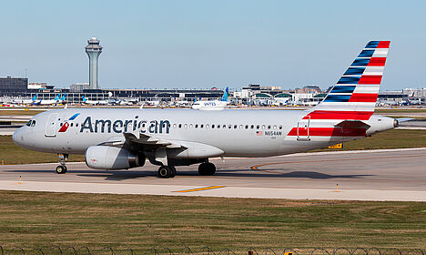 Airbus A320 N654AW operated by American