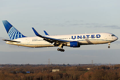 Unknown N654UA operated by United