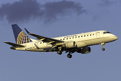 Unknown N655RW operated by American