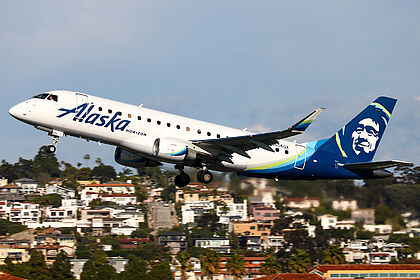 Unknown N656QX operated by Alaska