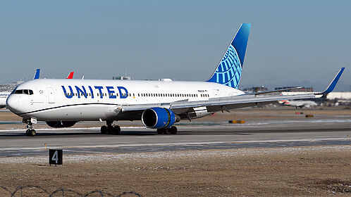 Unknown N662UA operated by United