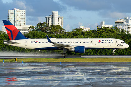 Boeing 757-200 N6712B operated by Delta Air Lines