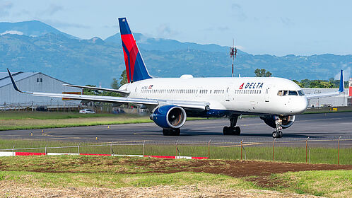 Unknown N6715C operated by Delta Air Lines