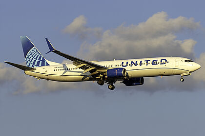 Unknown N68823 operated by United
