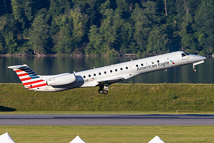 Unknown N693AE operated by American