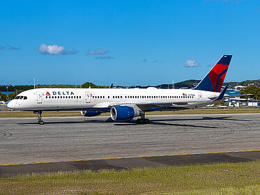 Boeing 757-200 N693DL operated by Delta Air Lines