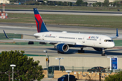 Boeing 757-200 N707TW operated by Delta Air Lines