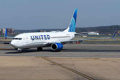 Unknown N73251 operated by United