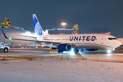 Boeing 737-800 N77518 operated by United