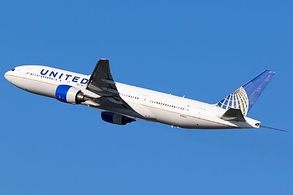 Boeing 777-200 / 200ER Passenger N782UA operated by United