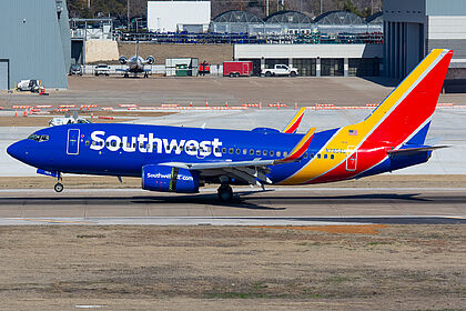 Boeing 737-700 N7854B operated by Southwest