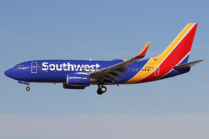 Boeing 737 N7877H operated by Southwest