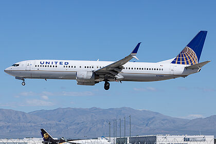 Unknown N79402 operated by United