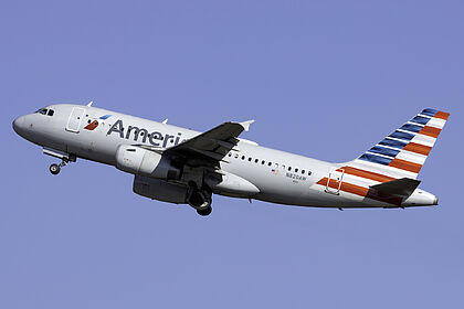 Airbus A319 N820AW operated by American