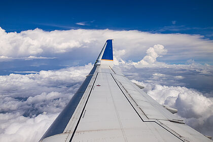 Unknown N82333 operated by United