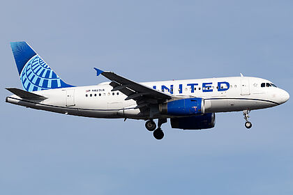 Unknown N823UA operated by United