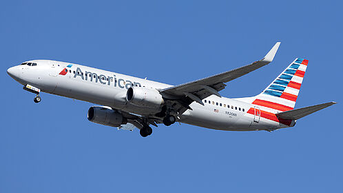 Boeing 737-800 N826NN operated by American