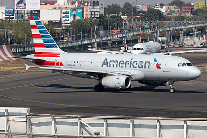 Airbus A319 N834AW operated by American