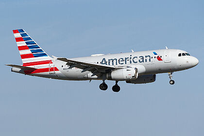 Airbus A319 N839AW operated by American
