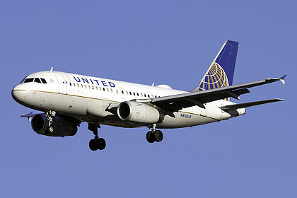 Airbus A319 N850UA operated by United