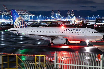 Unknown N852UA operated by United