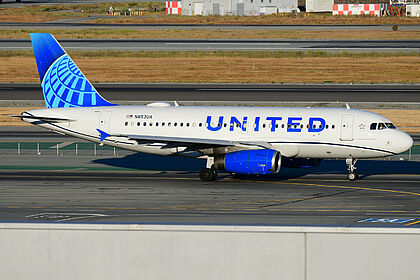 Unknown N853UA operated by United