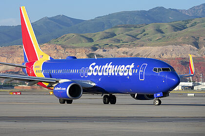 Boeing 737-800 N8686A operated by Southwest