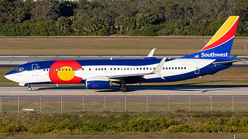 Boeing 737-800 N8690A operated by Southwest