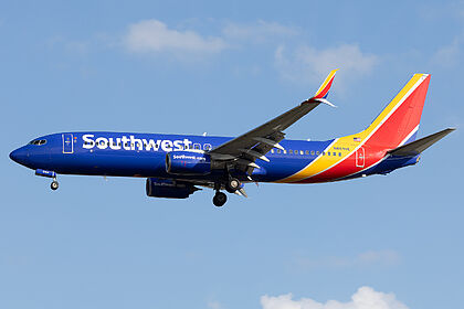 Boeing 737-800 N8696E operated by Southwest