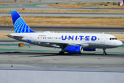 Unknown N873UA operated by United