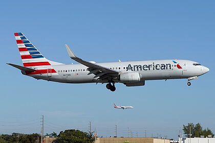 Unknown N875NN operated by American