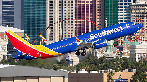 Boeing 737-800 N8800L operated by Southwest