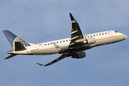 Unknown N88335 operated by United