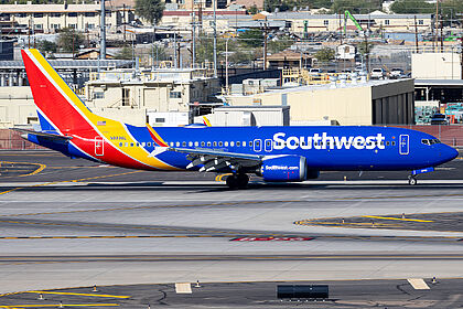 Boeing 737 MAX 8 N8896L operated by Southwest