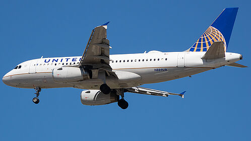 Unknown N889UA operated by United