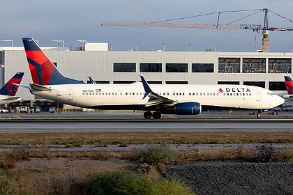 Boeing 737 N897DN operated by Delta Air Lines