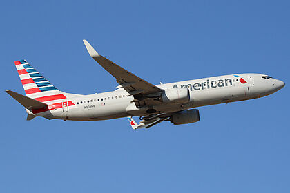 Boeing 737-800 N909NN operated by American