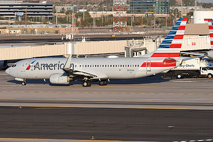 Boeing 737-800 N912AN operated by American