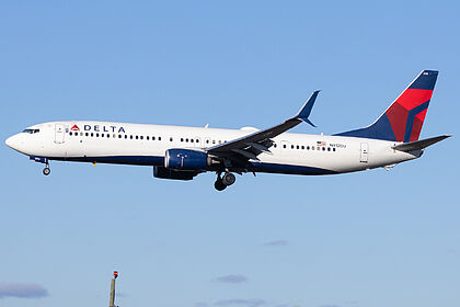 Boeing 737 N912DU operated by Delta Air Lines