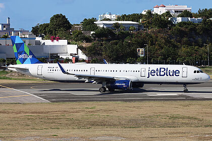 Airbus A321 (Sharklets) N913JB operated by JetBlue
