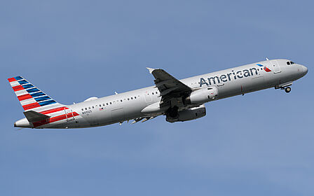 Unknown N915US operated by American