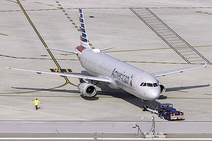 Unknown N917UY operated by American