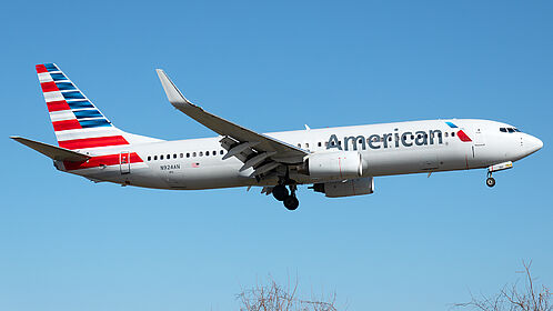 Boeing 737-800 N924AN operated by American