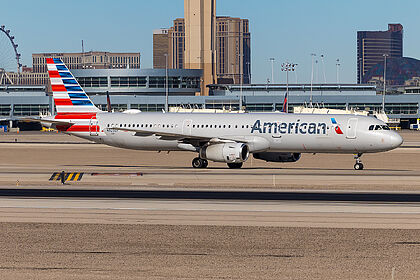 Unknown N925UY operated by American